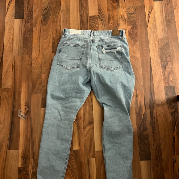 American Eagle Curvey Jeans - Picture 2 of 6